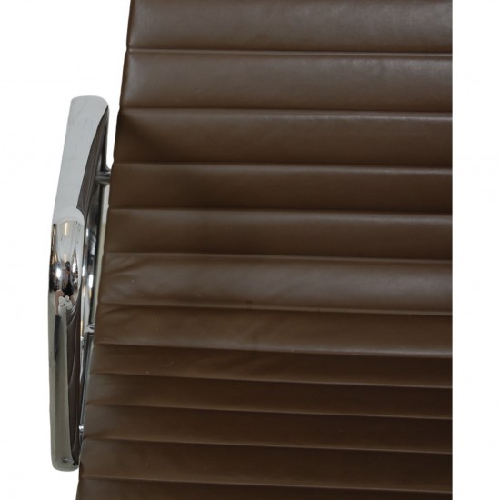 Charles Eames Ea-117 office chair in brown leather