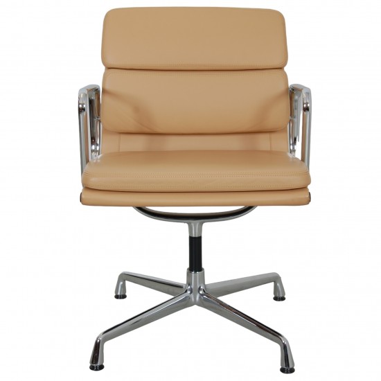 Charles Eames Ea-208 in light leather