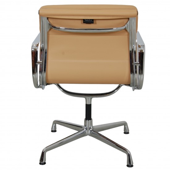 Charles Eames Ea-208 in light leather