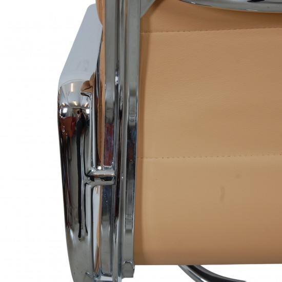 Charles Eames Ea-208 in light leather