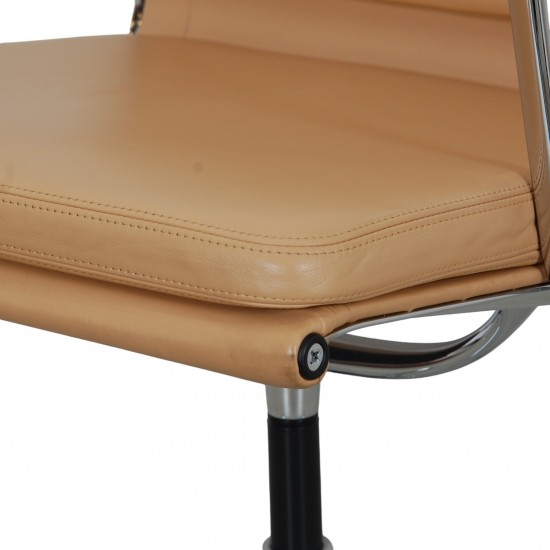 Charles Eames Ea-208 in light leather