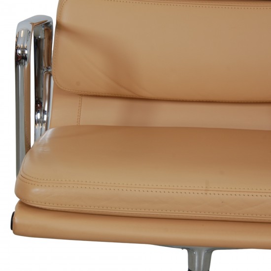 Charles Eames Ea-208 in light leather