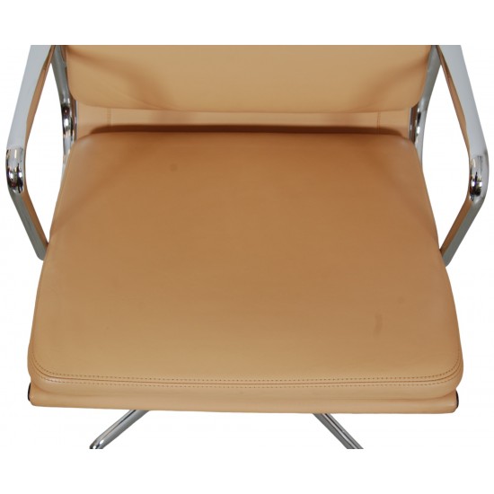 Charles Eames Ea-208 in light leather