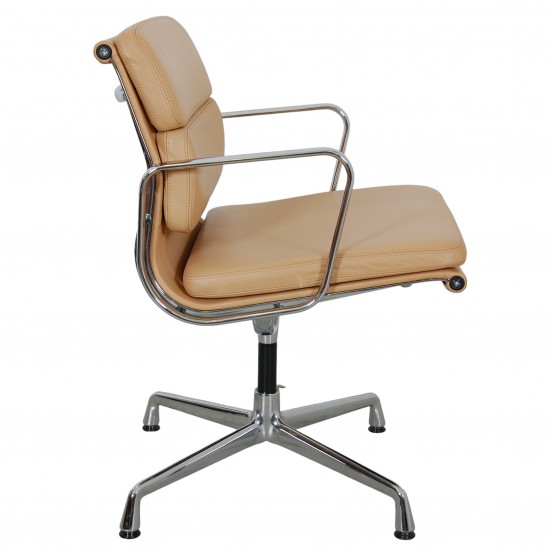 Charles Eames Ea-208 in light leather