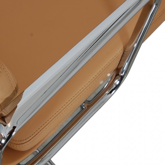 Charles Eames Ea-208 in light leather