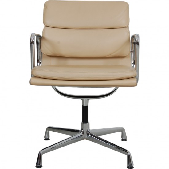 Charles Eames Ea-208 softpad chair in beige leather