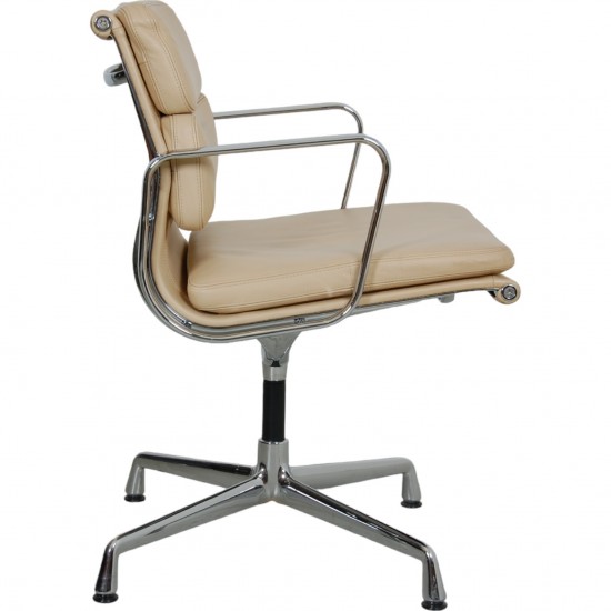 Charles Eames Ea-208 softpad chair in beige leather