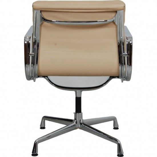 Charles Eames Ea-208 softpad chair in beige leather