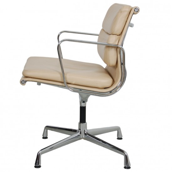 Charles Eames Ea-208 softpad chair in beige leather