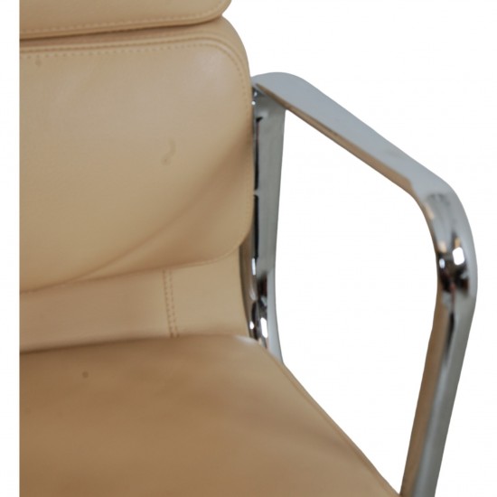 Charles Eames Ea-208 softpad chair in beige leather