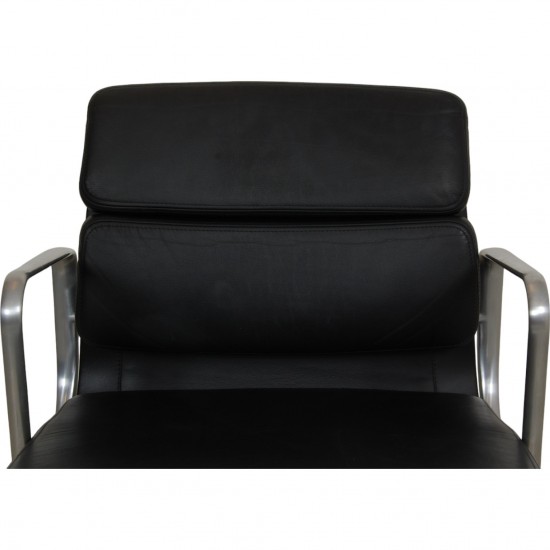 Charles Eames Ea-208 softpad chair in black leather and aluminium