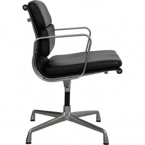 Charles Eames Ea-208 softpad chair in black leather and aluminium