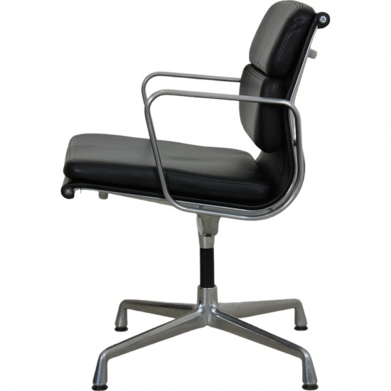 Charles Eames Ea-208 softpad chair in black leather and aluminium