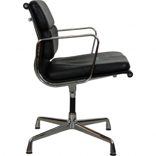 Charles Eames Ea-208 chair in black leather