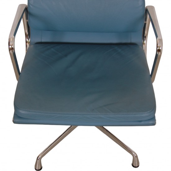 Charles Eames Ea-209 chair in blue leather