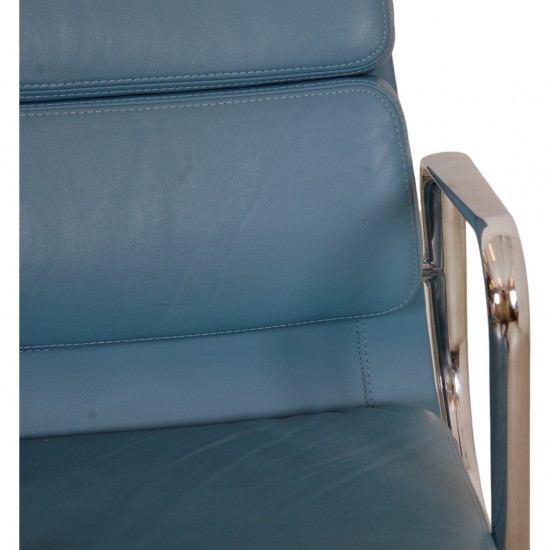 Charles Eames Ea-209 chair in blue leather