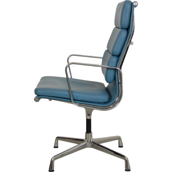 Charles Eames Ea-209 chair in blue leather