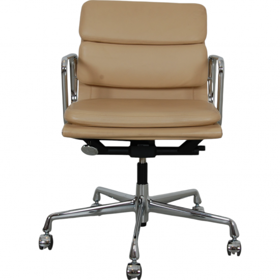 Charles Eames Ea-217 kontorstol i beige læder