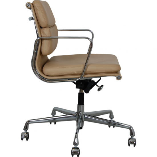 Charles Eames Ea-217 kontorstol i beige læder