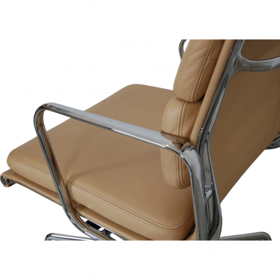 Charles Eames Ea-217 kontorstol i beige læder