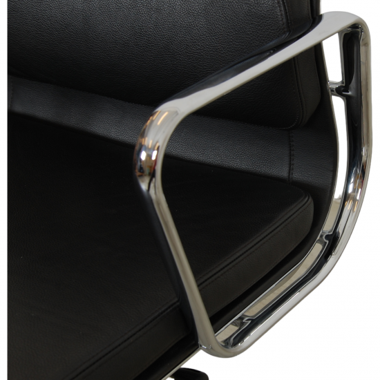 Charles Eames Ea-217 office chair in black leather