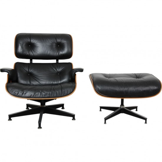 Charles Eames Lounge chair med ottoman i sort læder