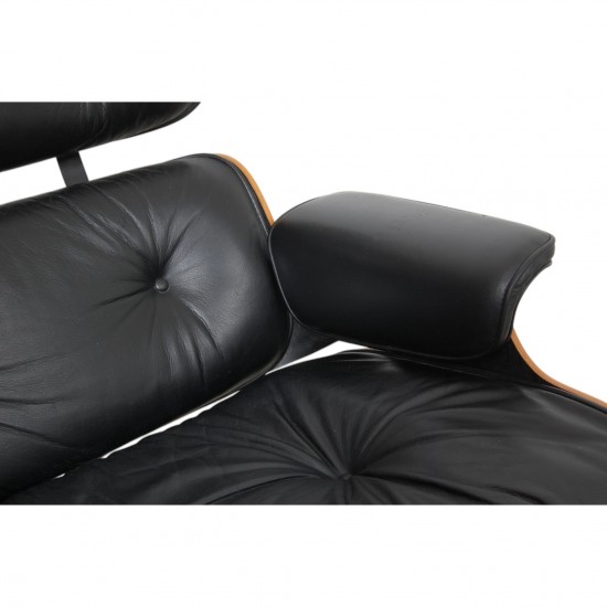 Charles Eames Lounge chair med ottoman i sort læder