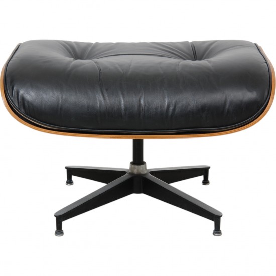 Charles Eames Lounge chair med ottoman i sort læder