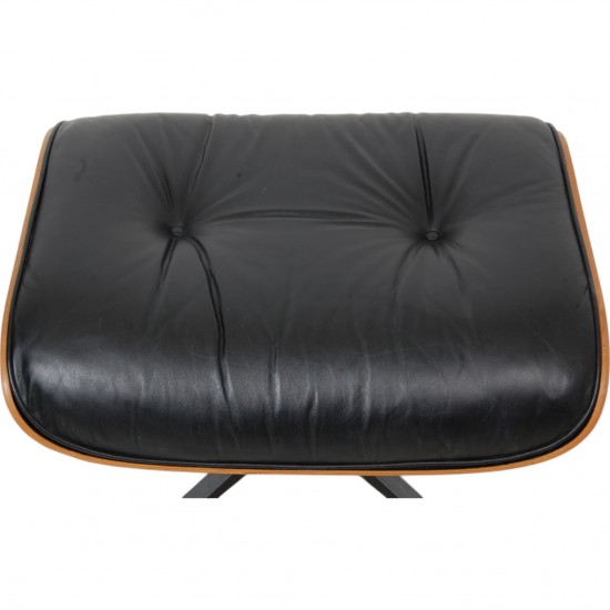 Charles Eames Lounge chair med ottoman i sort læder