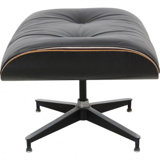 Charles Eames Lounge chair med ottoman i sort læder