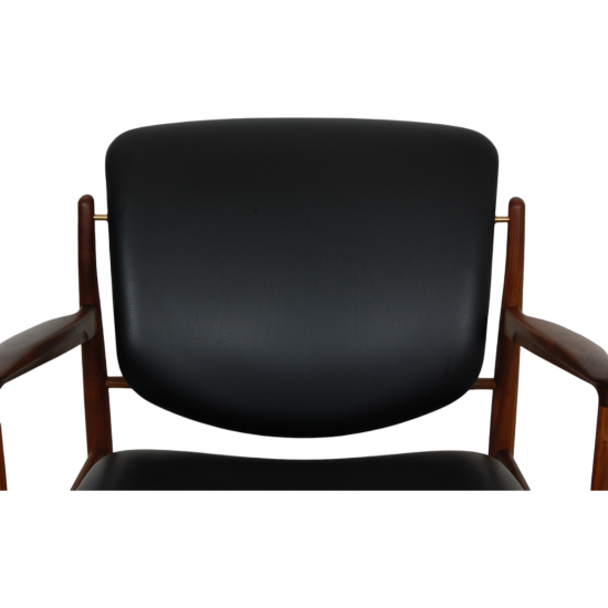 Finn Juhl France Lounge chair in black prestige leather and walnut