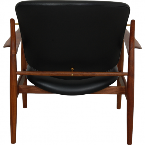 Finn Juhl France Lounge chair in black prestige leather and walnut