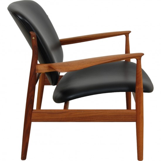 Finn Juhl France lounge chair in walnut and black leather