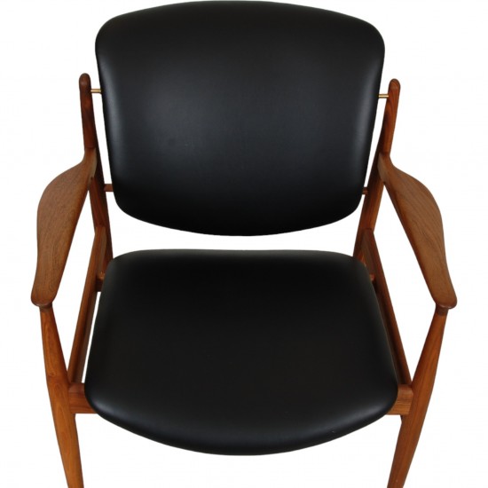 Finn Juhl France lounge chair in walnut and black leather