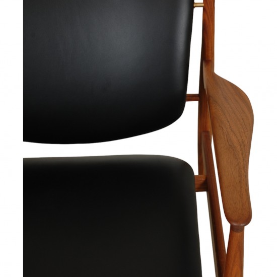 Finn Juhl France lounge chair in walnut and black leather