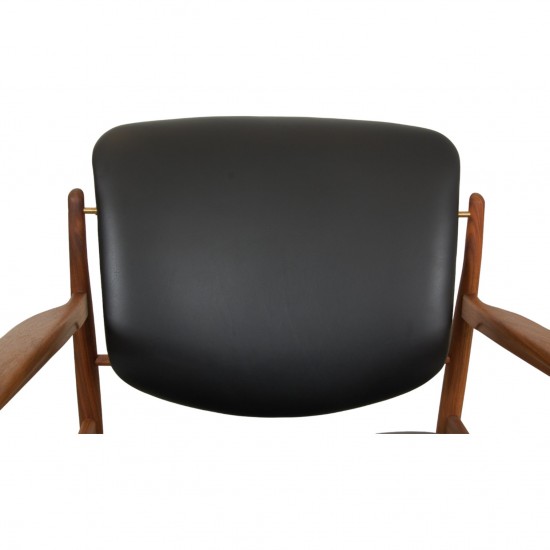 Finn Juhl France lounge chair in walnut and black leather