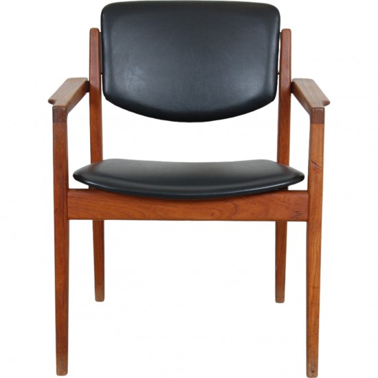 Finn Juhl armchair model 196 in black leather