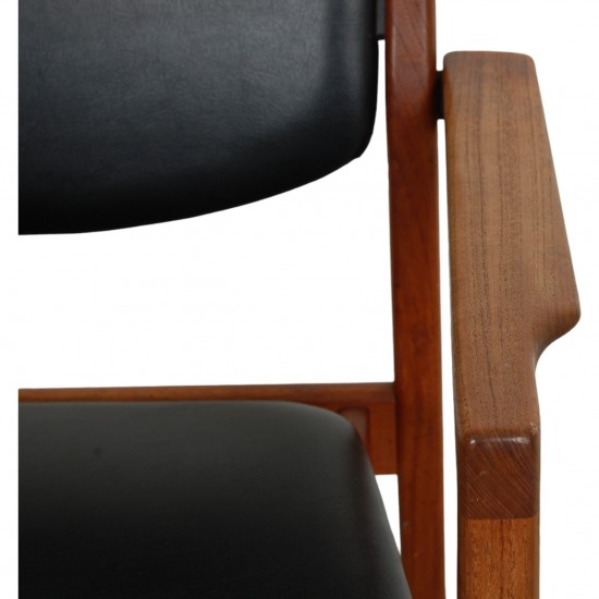 Finn Juhl armchair model 196 in black leather