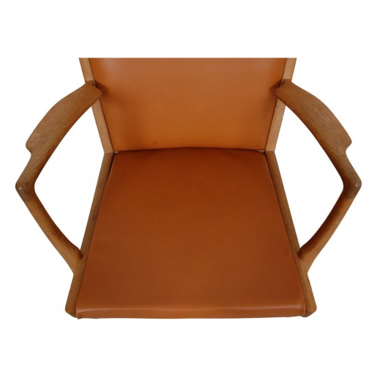 Hans Wegner AP-16 chair of oak and cognac anilin leather