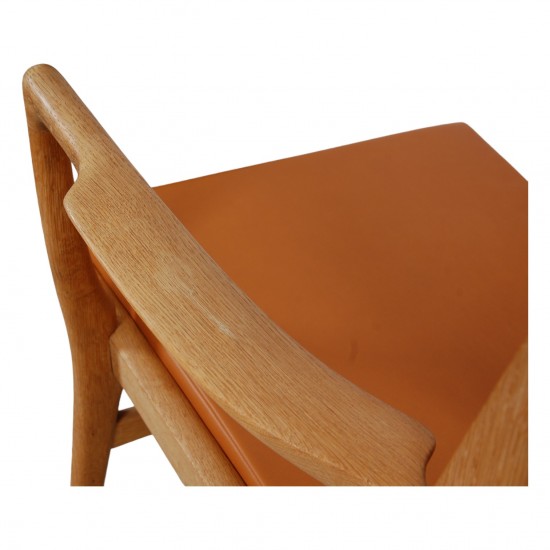 Hans Wegner AP-16 chair of oak and cognac anilin leather