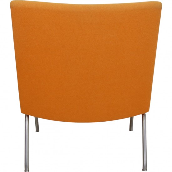 Hans Wegner AP-40 lounge chair in orange fabric