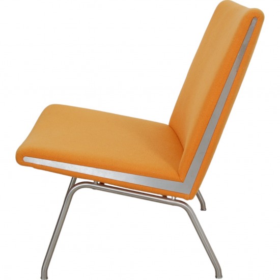 Hans Wegner AP-40 lounge chair in orange fabric