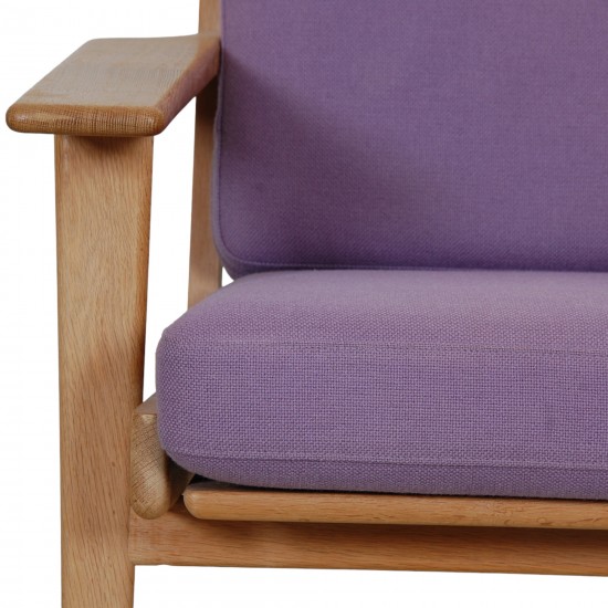 Hans Wegner Ge-290 lounge chair in purple fabric