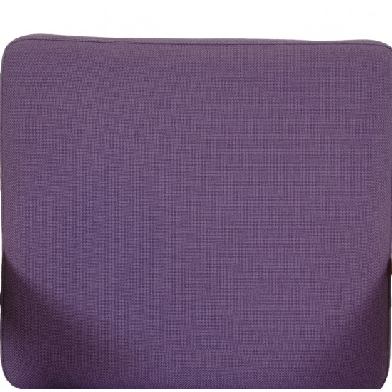 Hans Wegner Ge-290 lounge chair in purple fabric