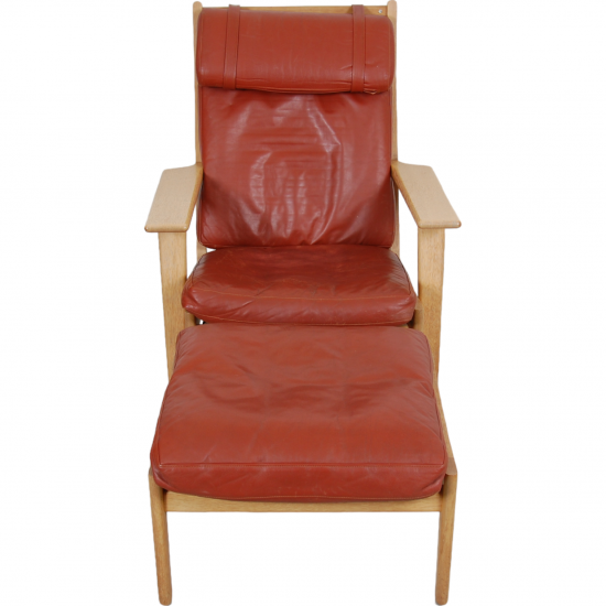 Hans Wegner Ge-290a lounge chair with ottoman in red leather