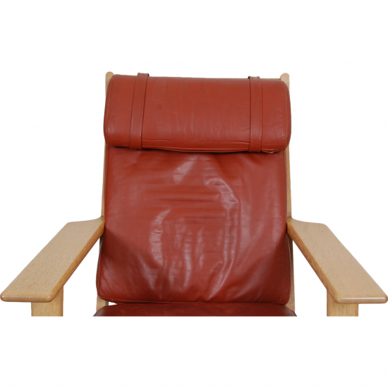 Hans Wegner Ge-290a lounge chair with ottoman in red leather