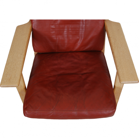 Hans Wegner Ge-290a lounge chair with ottoman in red leather