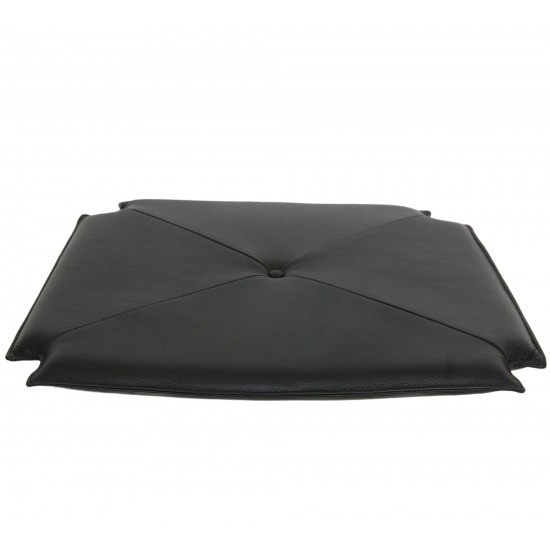 Cushion for Wegner CH24 Y-chair in black leather with a button