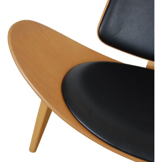 Hans Wegner Shell chair af eg og sort læder