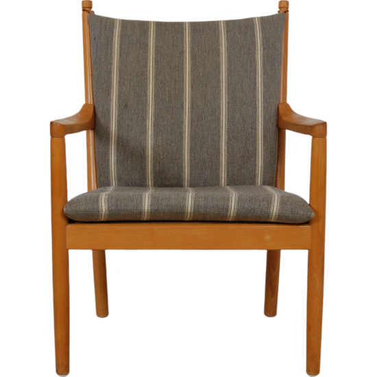 Hans Wegner 1788 loungestol i stribet stof